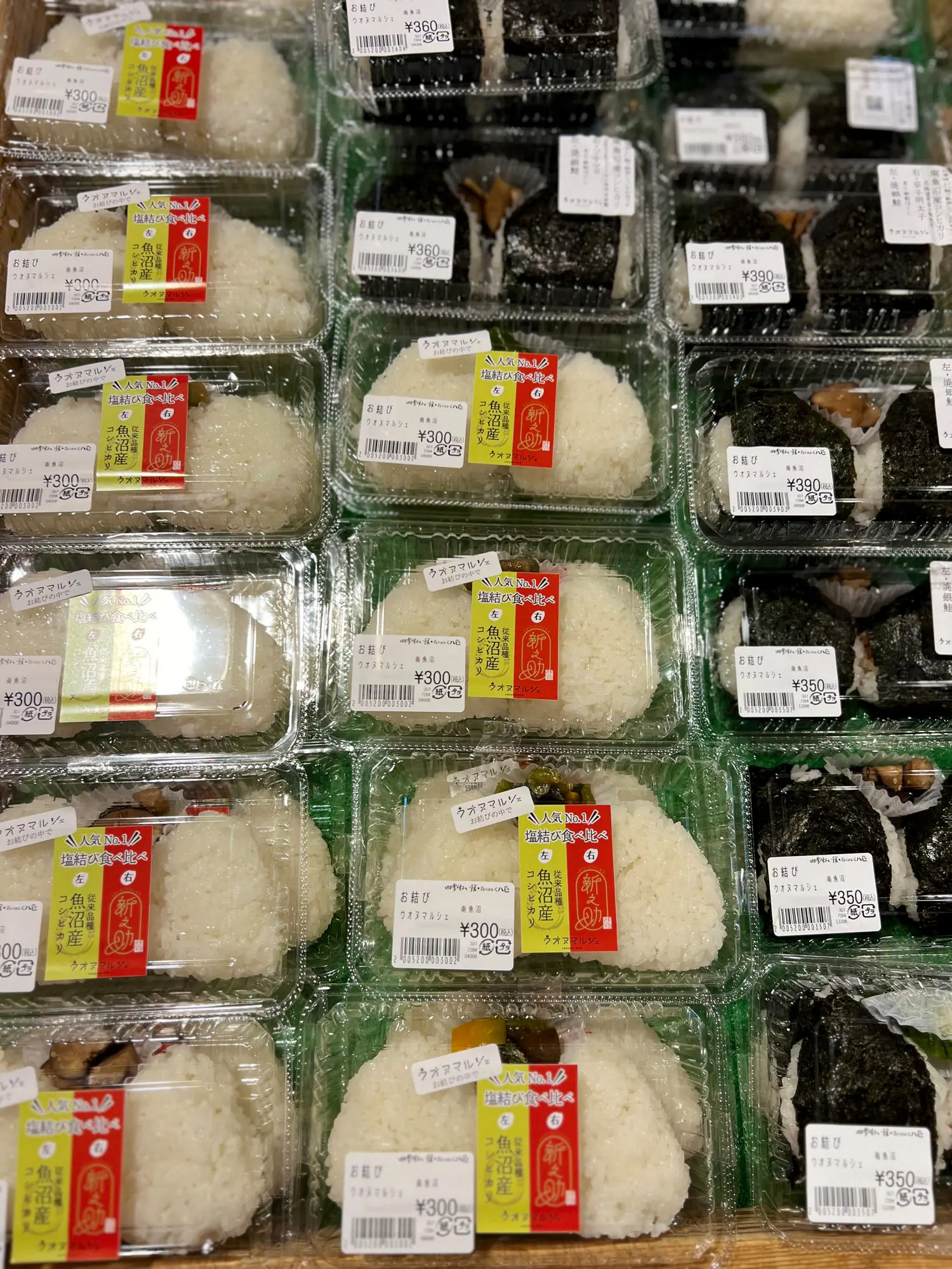 Packaged plain salted onigiri (shio-musubi) lined up on a shop shelf